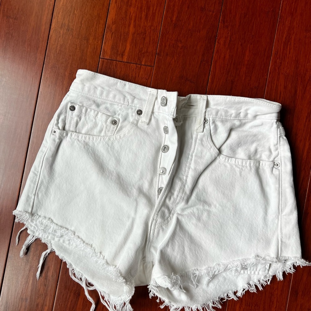 Vintage Levi’s White Shorts